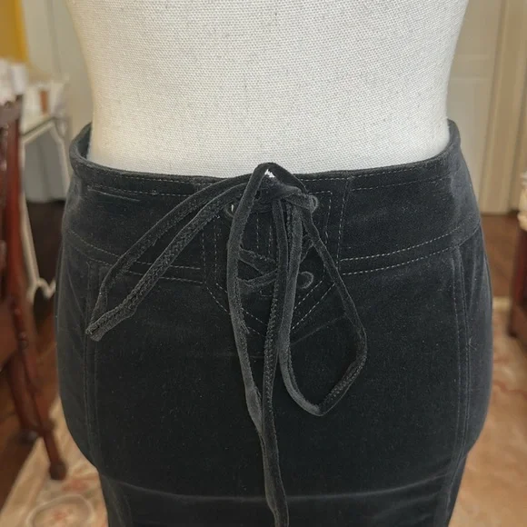 Gucci Black Velvet Pencil Skirt with Lace Up Detail at Back Size 46 US 10-12 - Picture 16 of 16